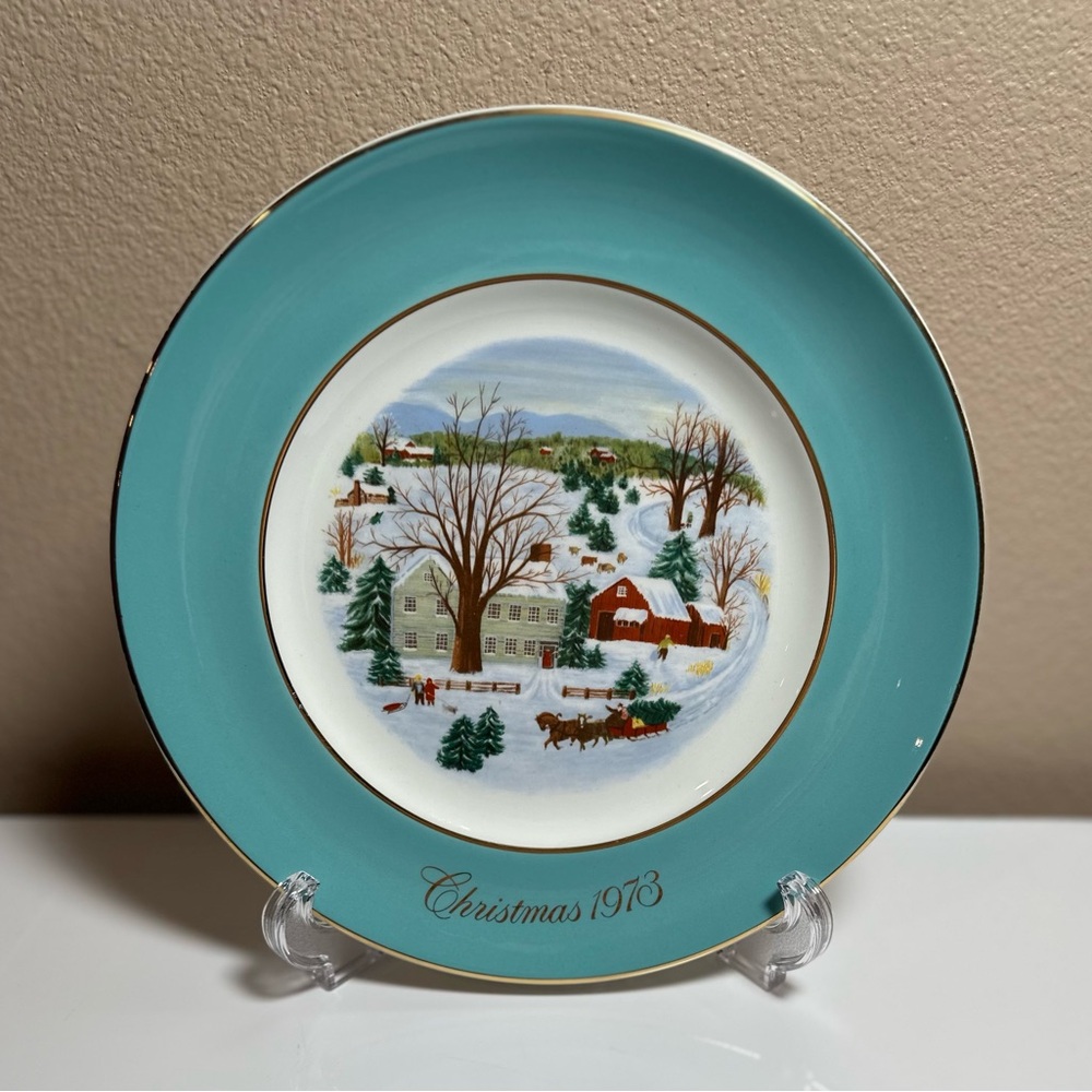 1973 FIRST EDITION Enoch Wedgwood Vintage Avon Christmas Plate